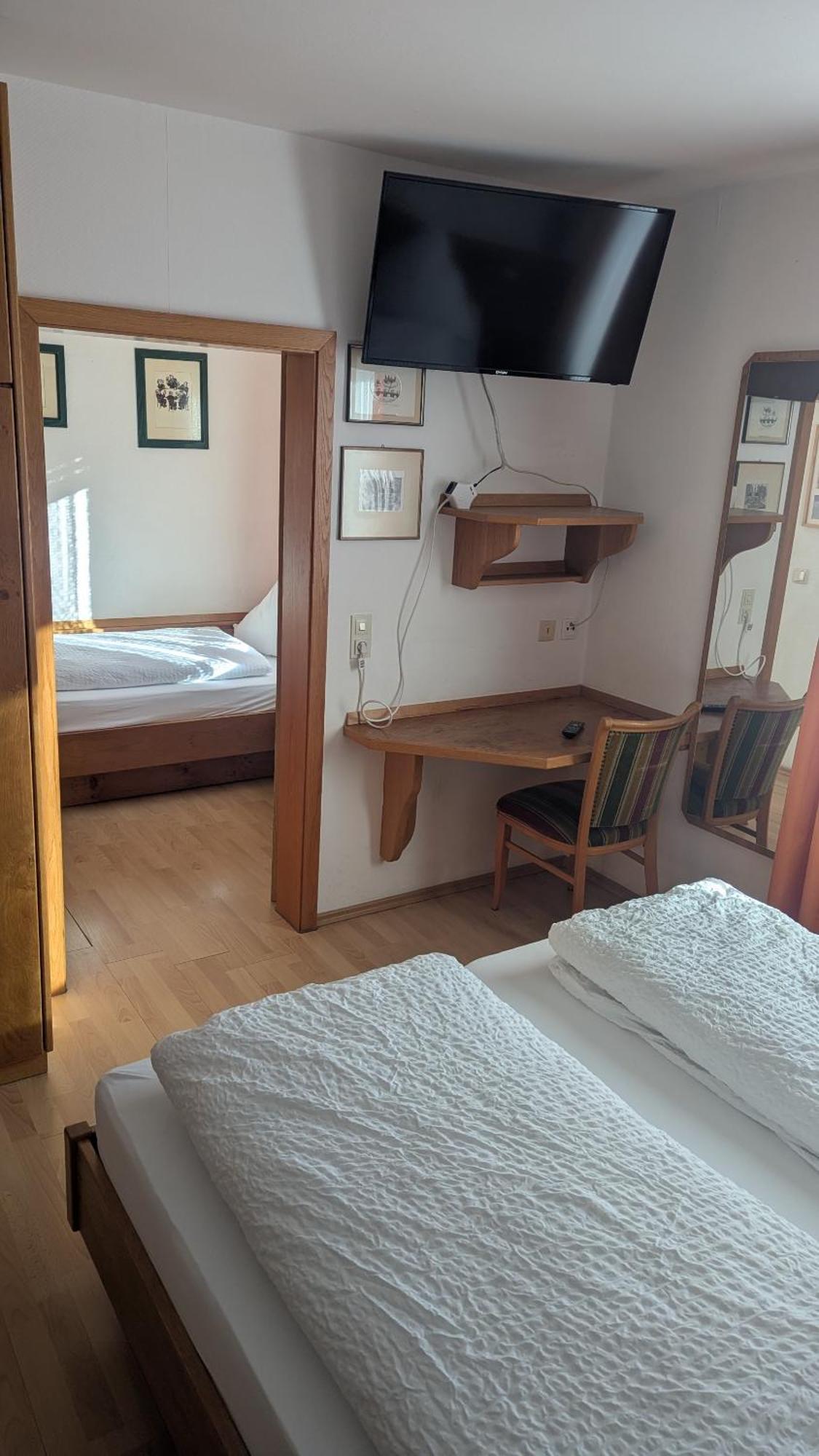 Gasthof Hotel Rose Obereisenheim Kamer foto